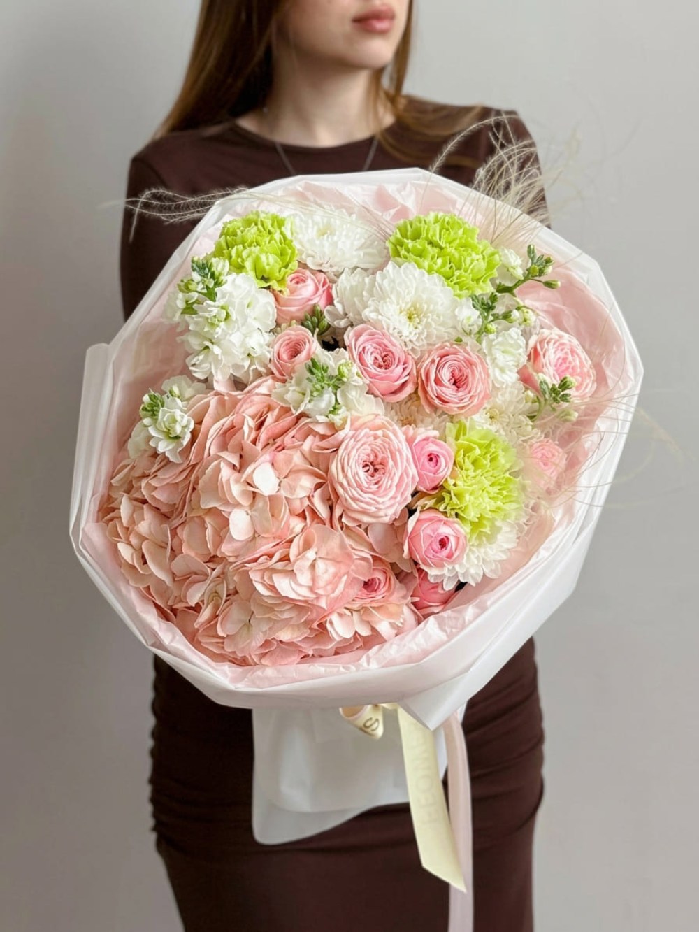 Buchet delicat de designer cu hortensie pudrată