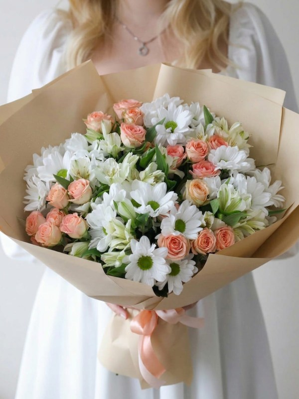 Buchet delicat cu trandafir spray și alstroemeria