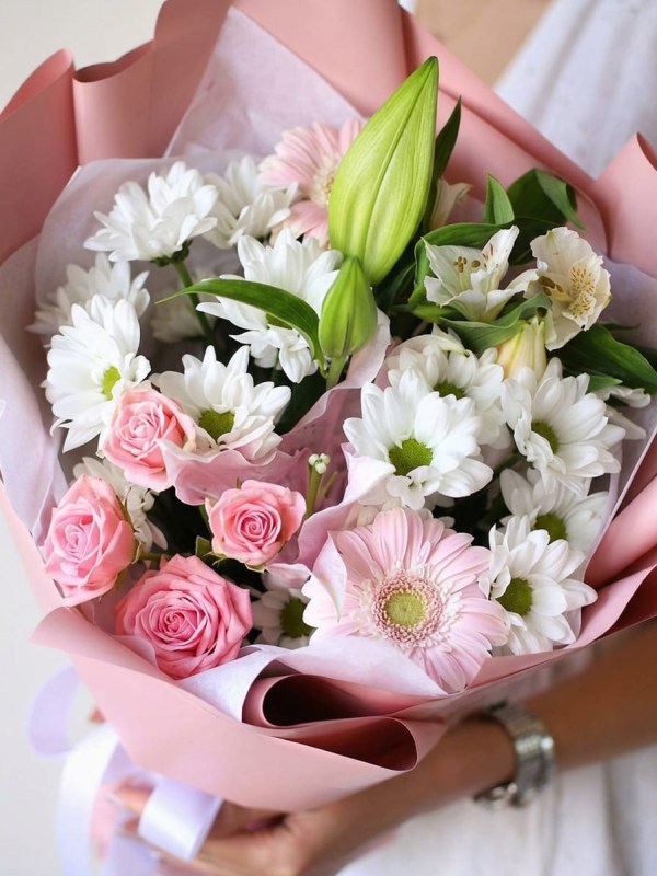 Mixed bouquet in pink tones