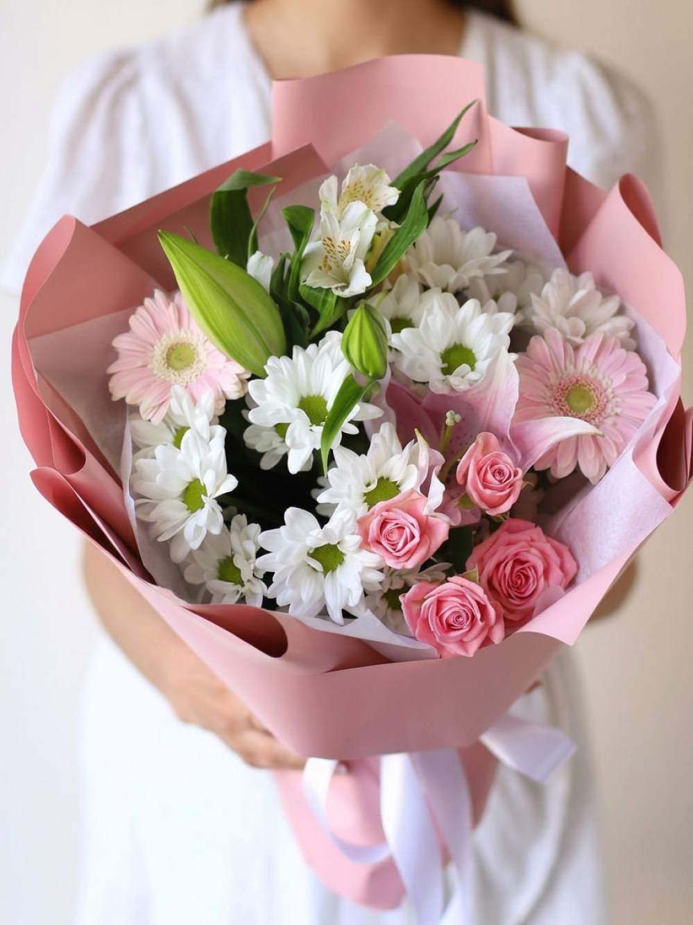 Mixed bouquet in pink tones