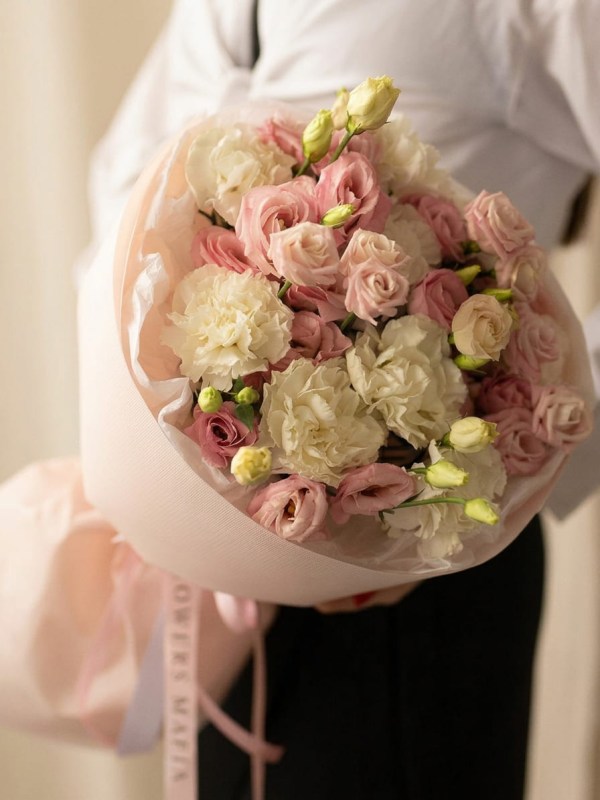 Buchet delicat cu dianthus și eustoma