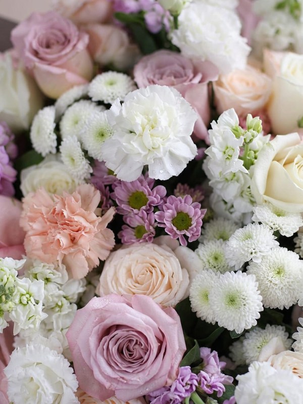 Buchet imens de designer în culori delicate