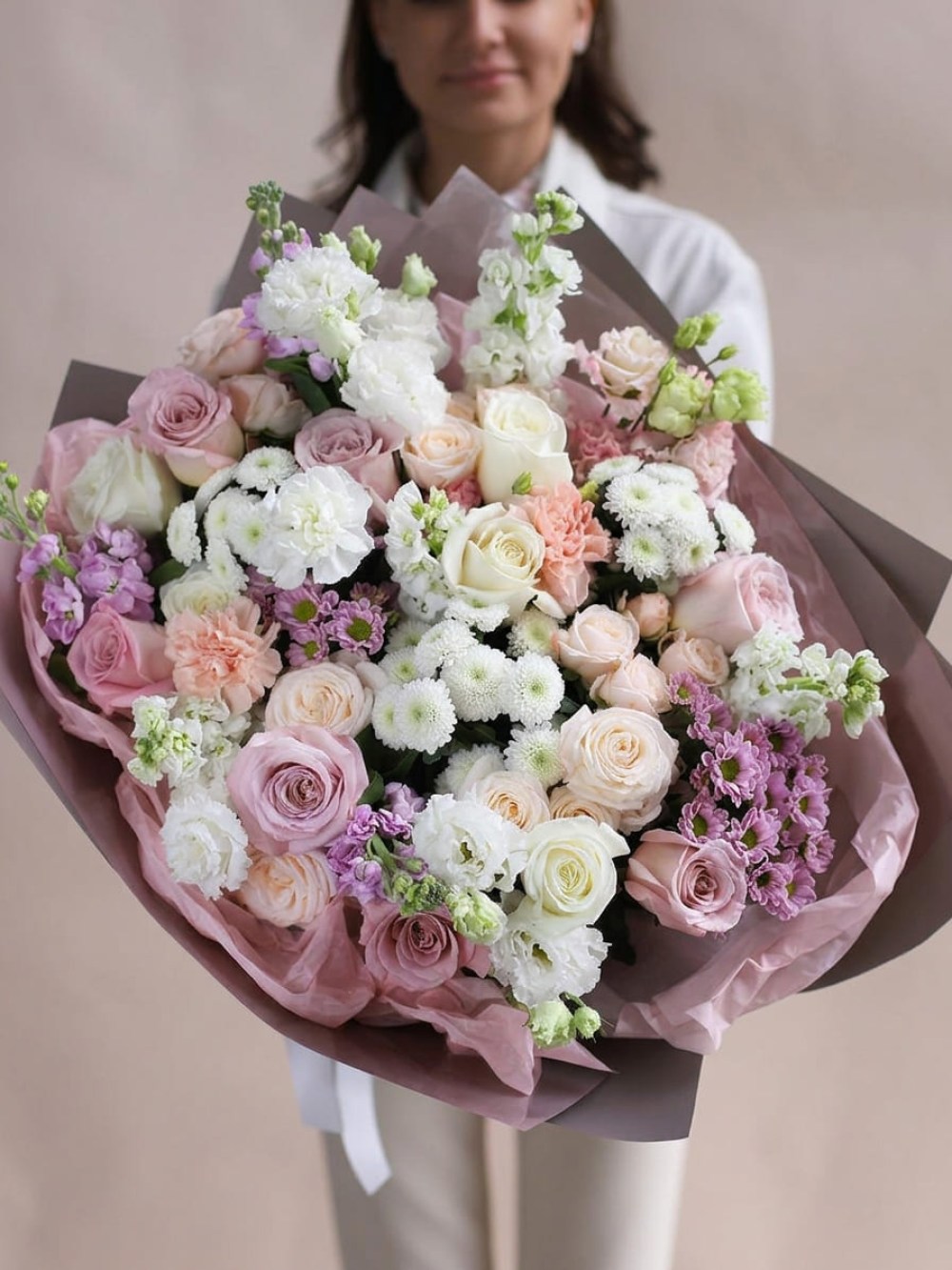 Huge designer bouquet in delicate colors