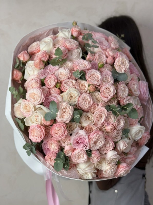 Buchet imens de trandafiri premium bujor cu eucalipt