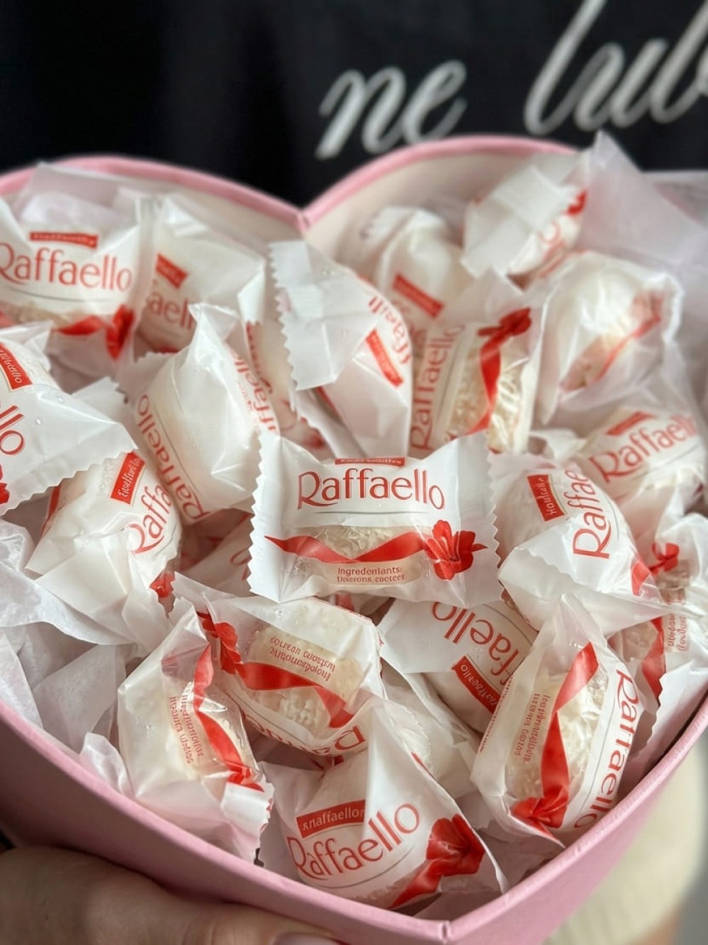 Cutie cadou Raffaello într-o cutie în formă de inimă