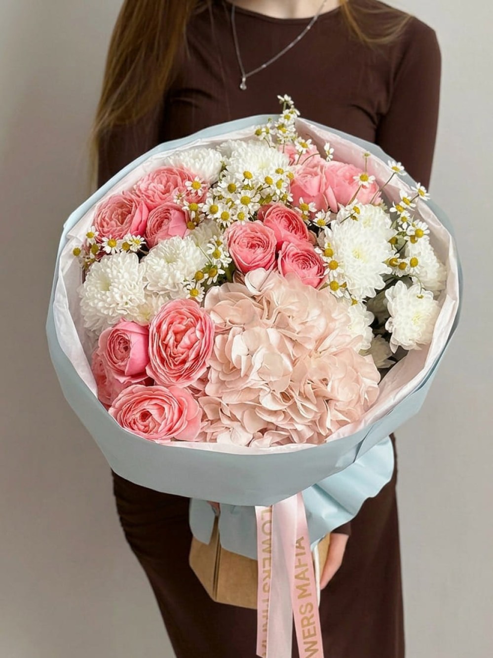 Buchet cu hortensie in tonuri de roz si albastru