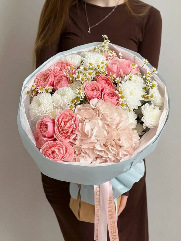 Buchet cu hortensie in tonuri de roz si albastru