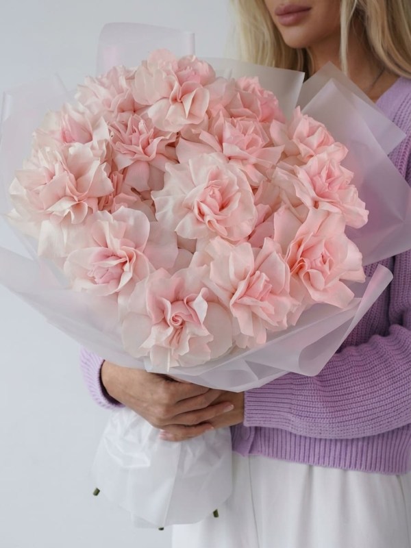 Buchet de marshmallow din 15 trandafiri francezi roz moale